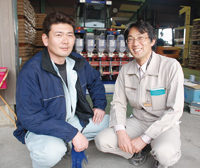 稲沢市の橋本 淳さん（左）と尾張農林水産事務所 農業改良普及課の井上勝弘さん