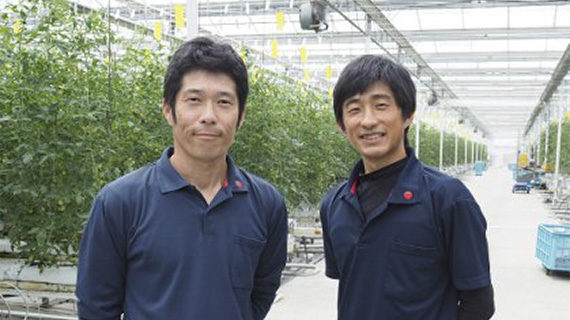 松本社長（左）と栽培管理担当の美谷 勇さん。