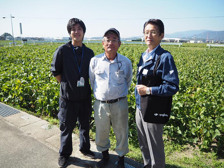 左より、JA筑前あさくらの行武大樹さん、井上喜隆さん、弊社福岡支店 村山 博