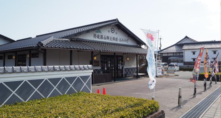 “特産館ささやま” 産直品販売、黒大豆を使用した料理などを提供するレストランを併設