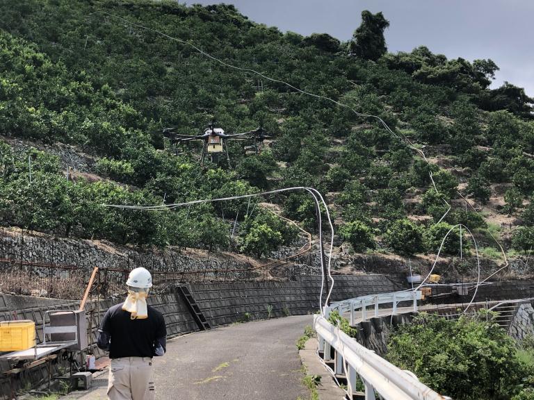 傾斜地でのドローンの自動操舵
