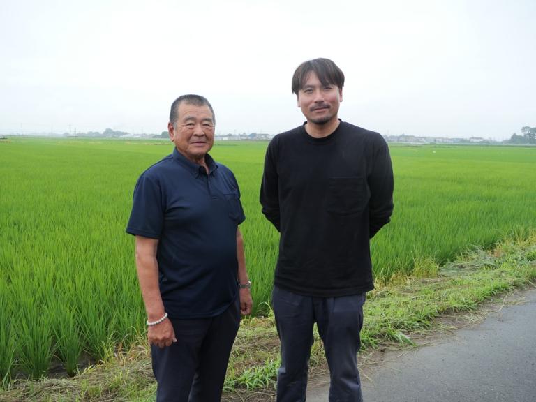 【(有)神扇農業機械化センター代表の船川由孝さん（左）と専務の船川智弘さん（右）】