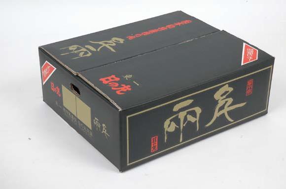 主力の「日の丸千両」。黒と金を用いて高品質感を演出