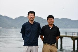 JA広島果実連 業務部指導課 技師　JA広島ゆたか駐在 営農販売課 秋光伸彦さん（左）と大信産業（株）小池大介さん（右）