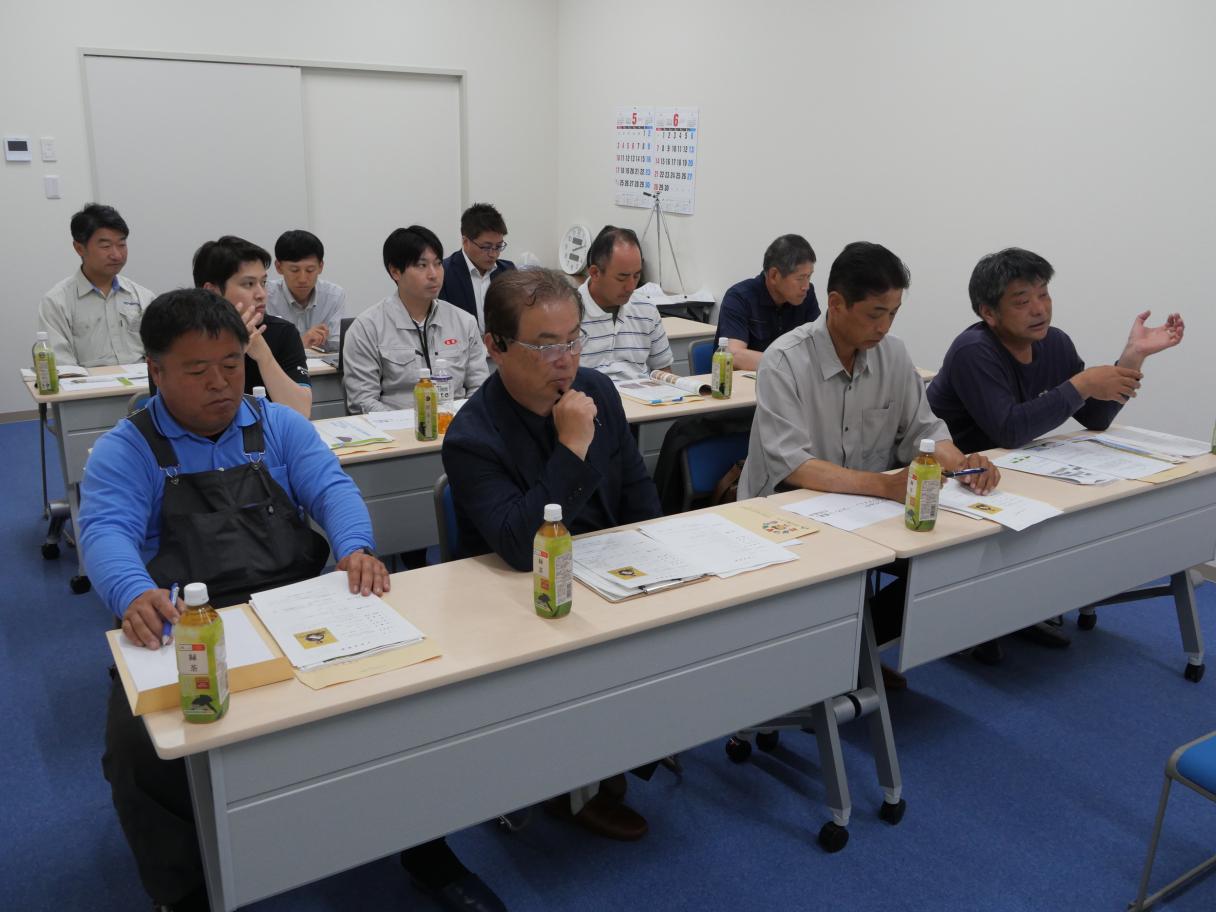 研修会は、JAうつのみや上三川営農経済センター（南河内）にて意見交換会を開催
